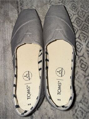 TOMS Women's Light Gray Canvas Slip-On Flats